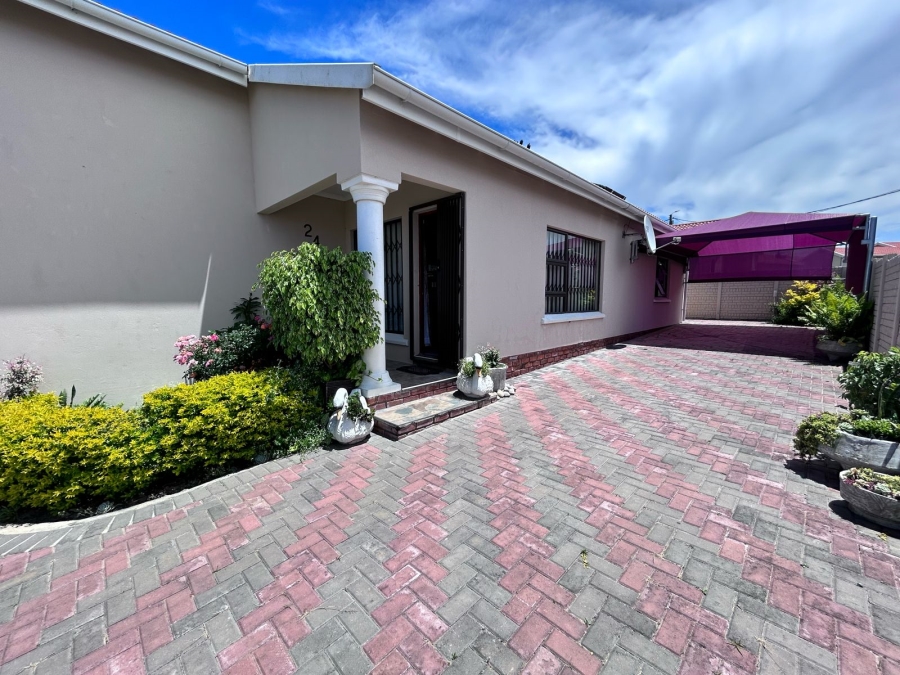 3 Bedroom Property for Sale in Cove Rock Eastern Cape